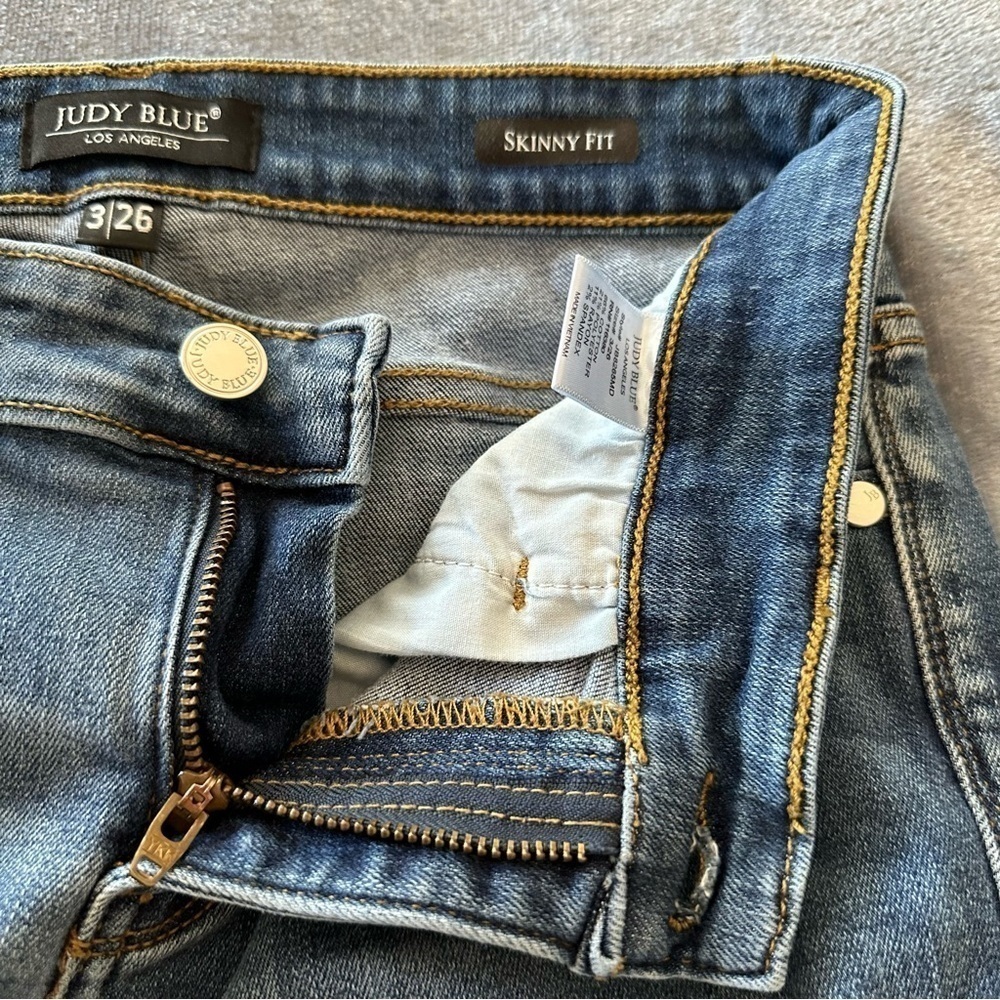 Judy Blue Workin' It Leopard Patch Skinny Jeans Size 26 - Picture 8 of 17